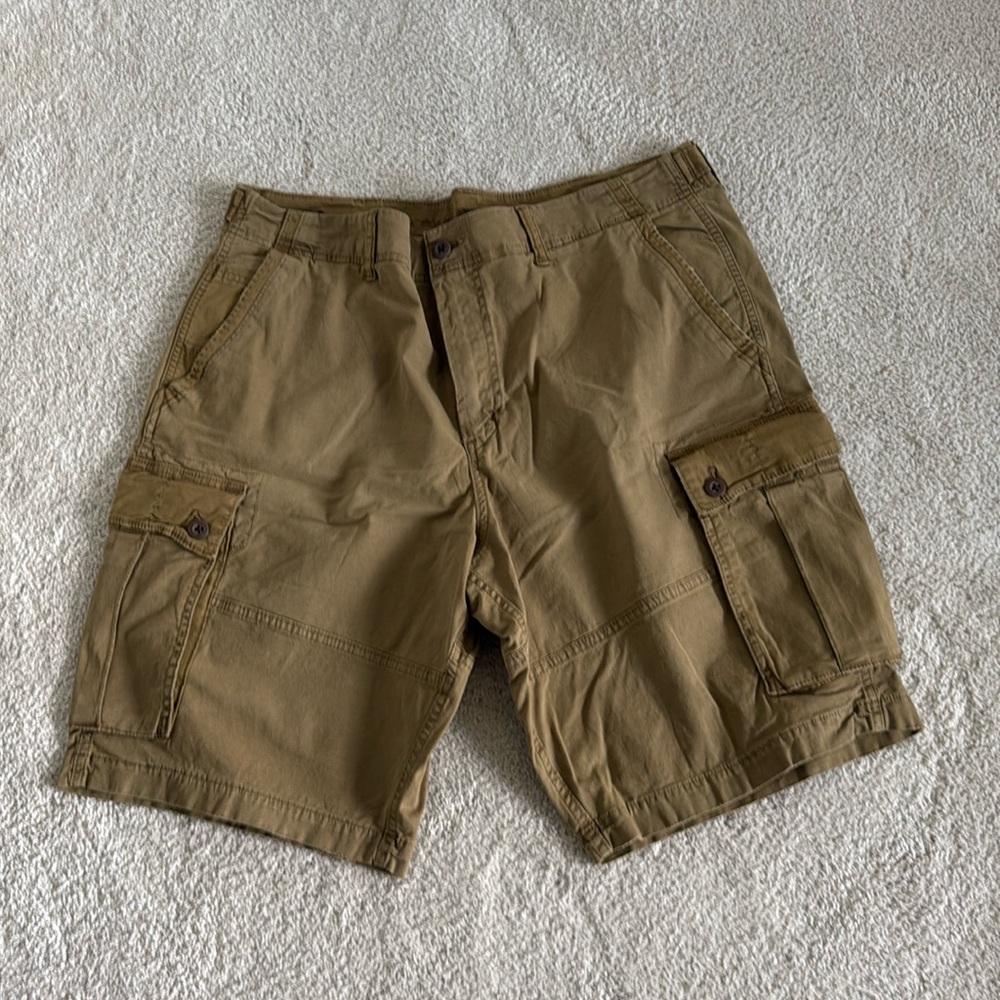 American Eagle men’s cargo shorts